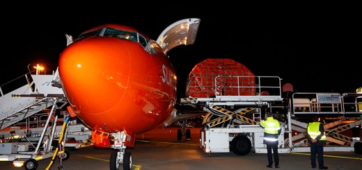 TNT-inaugurates-Boeing-737-service-to-Hanover-Germany_Loading-operations_1