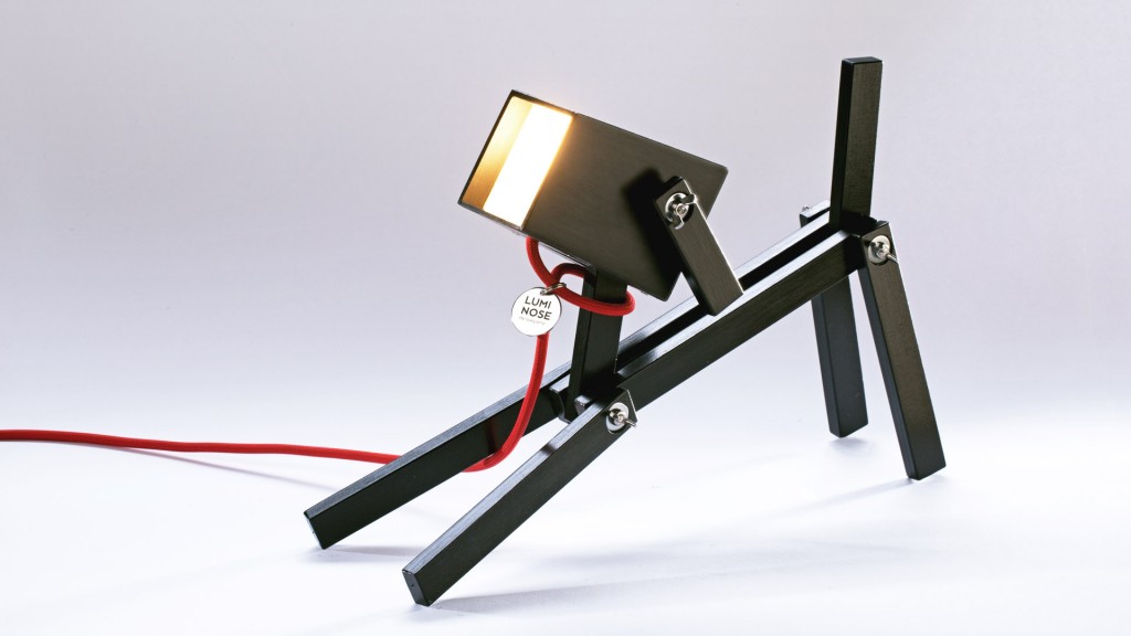 luminose-wooden-table-lamp-design-dog-lamp_02
